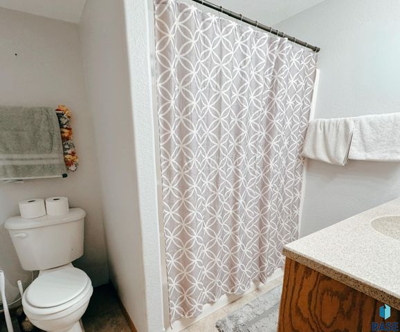 203 S West Ave Avenue, Crooks, SD 57020