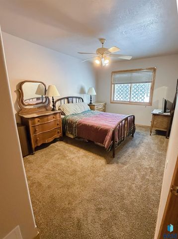 203 S West Ave Avenue, Crooks, SD 57020