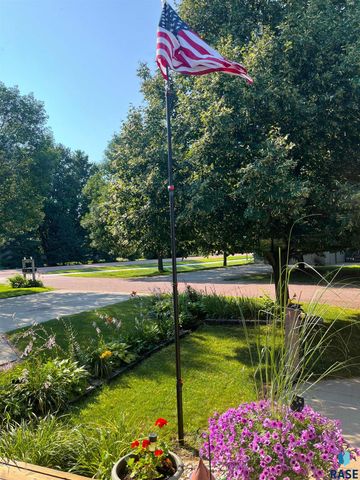 203 S West Ave Avenue, Crooks, SD 57020