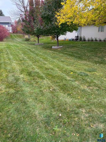 203 S West Ave Avenue, Crooks, SD 57020