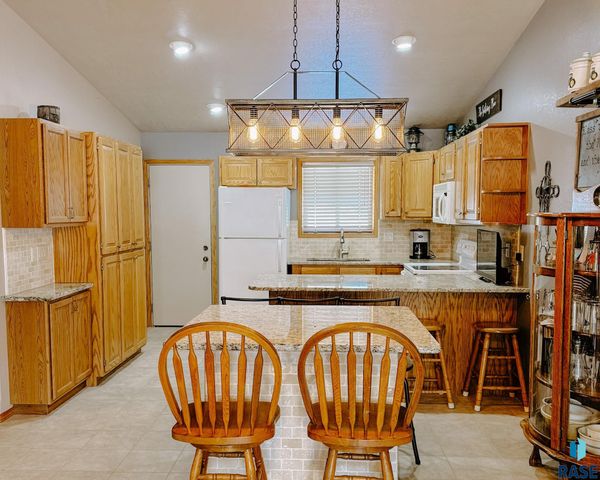 203 S West Ave Avenue, Crooks, SD 57020