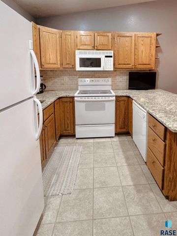 203 S West Ave Avenue, Crooks, SD 57020