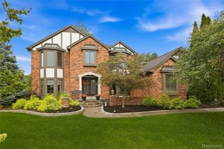 4735 Bentley Drive, Troy, MI 48098