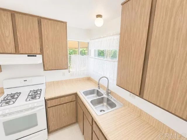 1527 Temple Heights Dr., Oceanside, CA 92056