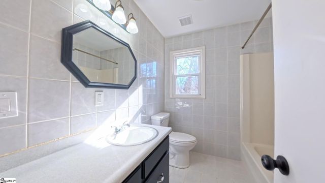 1202 Brookwood Drive, Boiling Springs, SC 29316