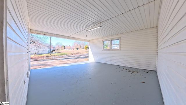 1202 Brookwood Drive, Boiling Springs, SC 29316