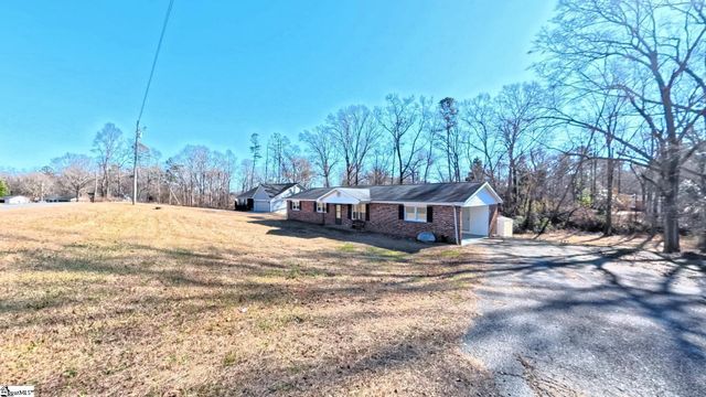 1202 Brookwood Drive, Boiling Springs, SC 29316
