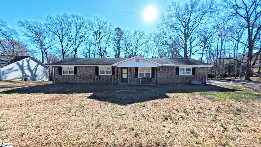 1202 Brookwood Drive, Boiling Springs, SC 29316