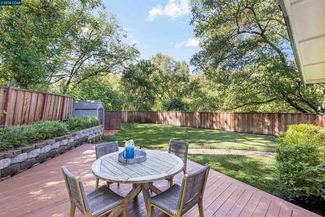 3575 Springhill Rd, Lafayette, CA 94549