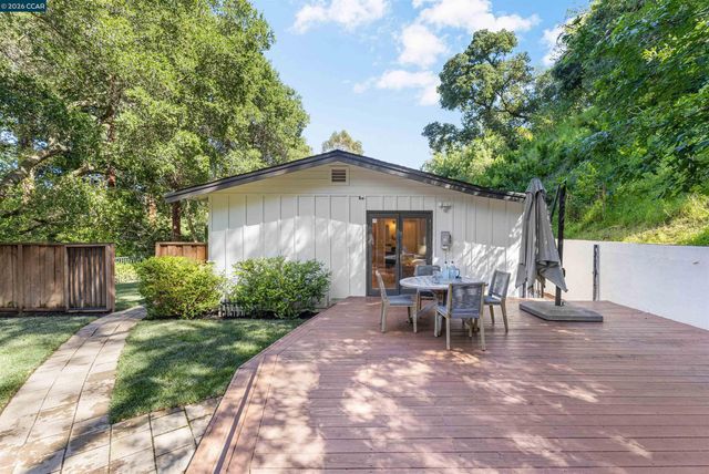 3575 Springhill Rd, Lafayette, CA 94549