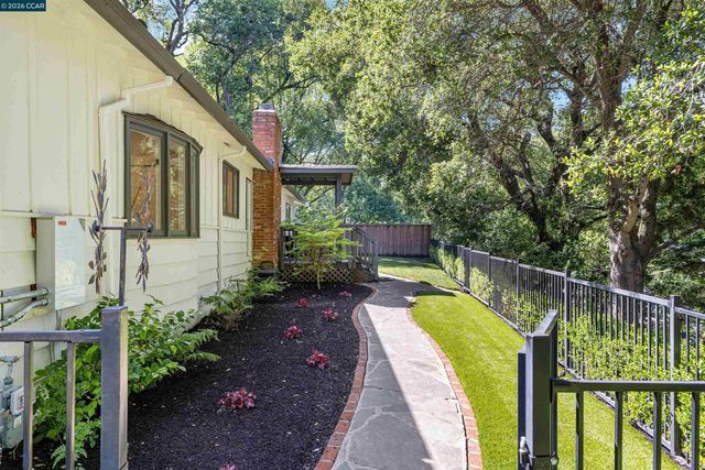 3575 Springhill Rd, Lafayette, CA 94549