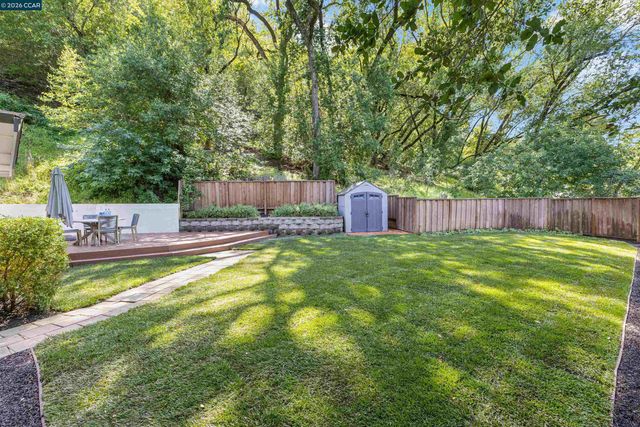 3575 Springhill Rd, Lafayette, CA 94549