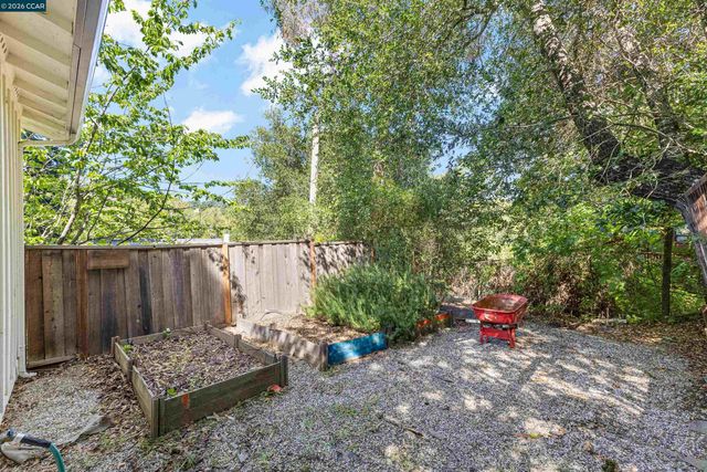 3575 Springhill Rd, Lafayette, CA 94549