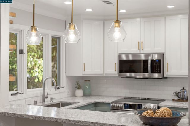 3575 Springhill Rd, Lafayette, CA 94549