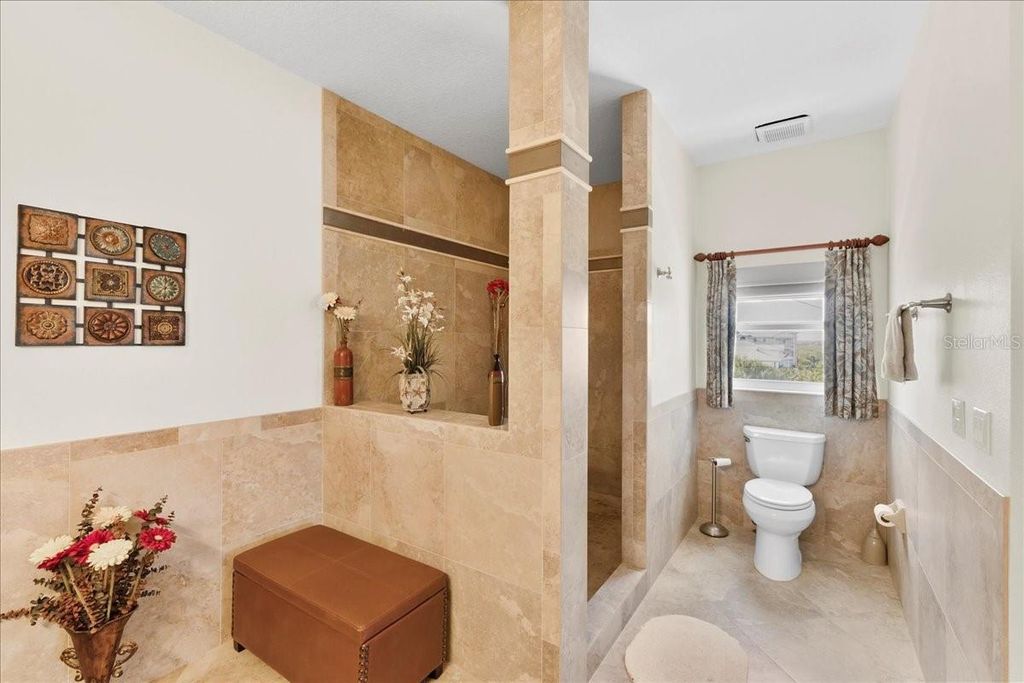 Image 23 of property listing at 5609 S ATLANTIC AVENUE, New Smyrna Beach, FL 32169