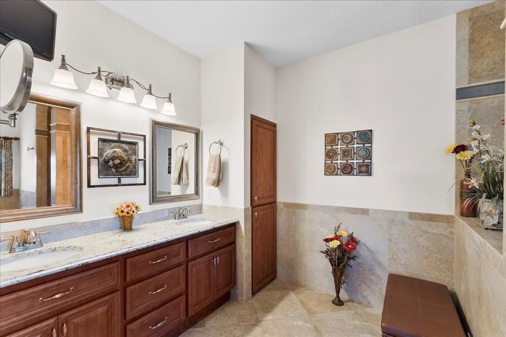 Image 24 of property listing at 5609 S ATLANTIC AVENUE, New Smyrna Beach, FL 32169