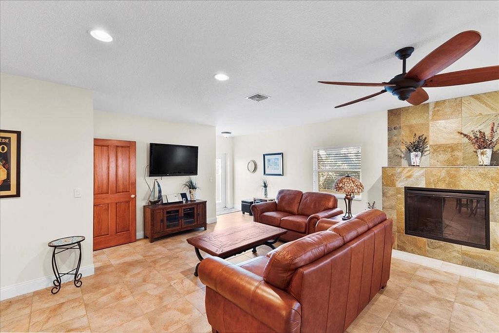 Image 35 of property listing at 5609 S ATLANTIC AVENUE, New Smyrna Beach, FL 32169