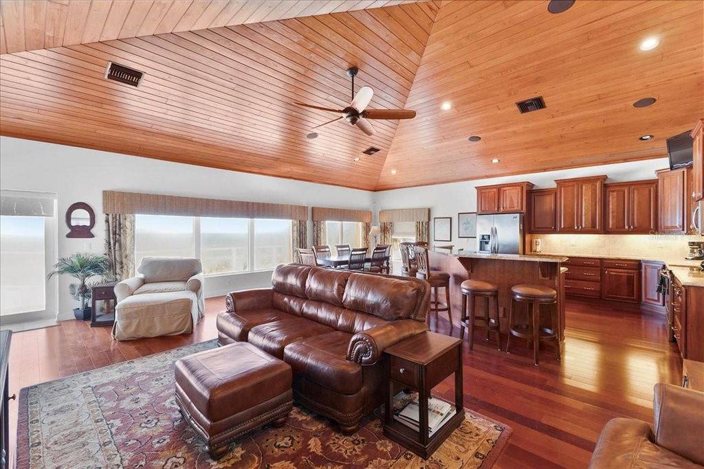 Image 10 of property listing at 5609 S ATLANTIC AVENUE, New Smyrna Beach, FL 32169