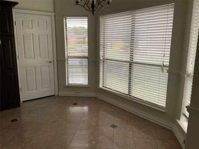 404 Saddle Head Drive, Desoto, TX 75115