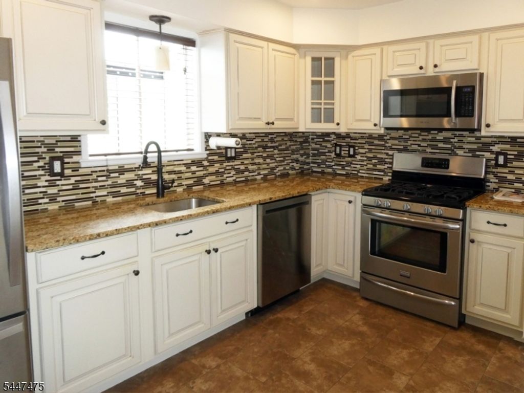 124 Winchester Way, Franklin Twp., NJ 08873 — photo 5