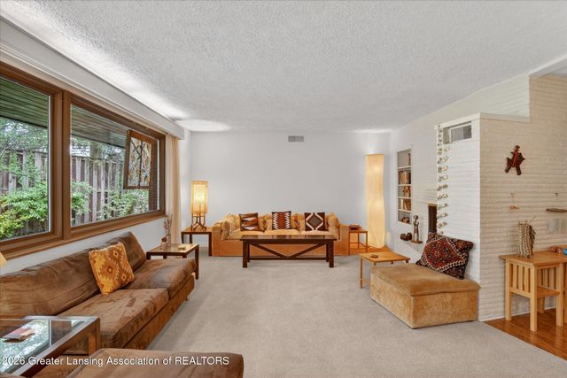 825 Oakwood Drive, East Lansing, MI 48823