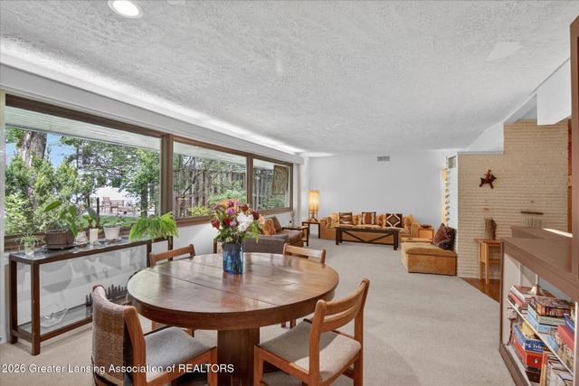 825 Oakwood Drive, East Lansing, MI 48823