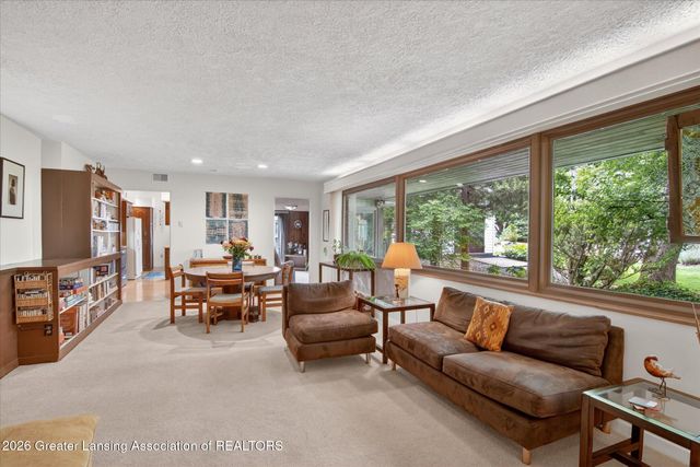 825 Oakwood Drive, East Lansing, MI 48823