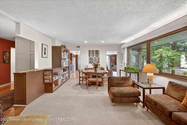 825 Oakwood Drive, East Lansing, MI 48823