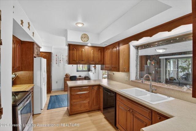825 Oakwood Drive, East Lansing, MI 48823