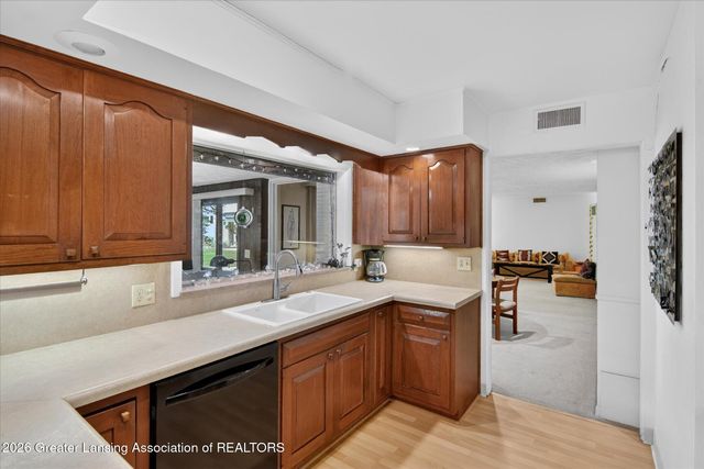 825 Oakwood Drive, East Lansing, MI 48823