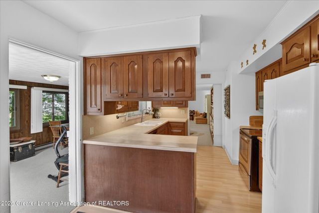 825 Oakwood Drive, East Lansing, MI 48823
