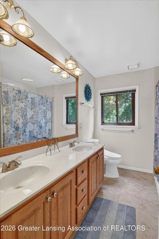 825 Oakwood Drive, East Lansing, MI 48823