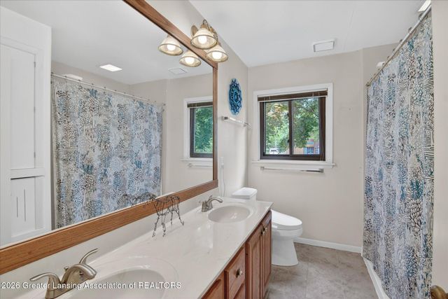 825 Oakwood Drive, East Lansing, MI 48823