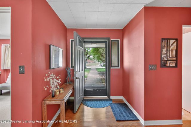 825 Oakwood Drive, East Lansing, MI 48823