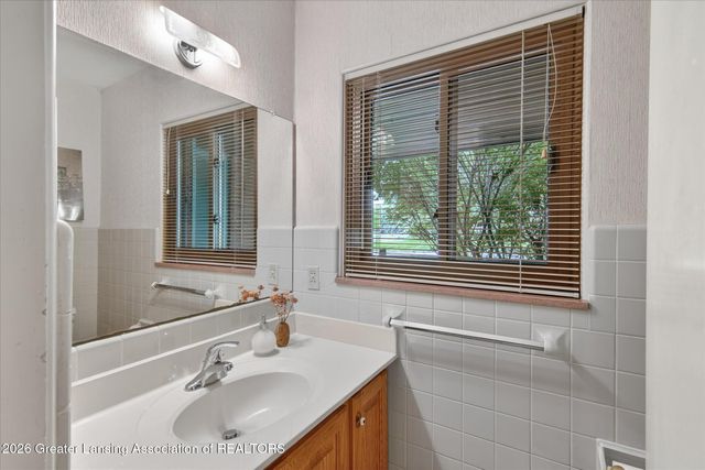 825 Oakwood Drive, East Lansing, MI 48823