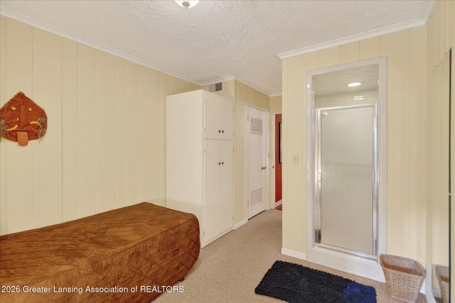 825 Oakwood Drive, East Lansing, MI 48823