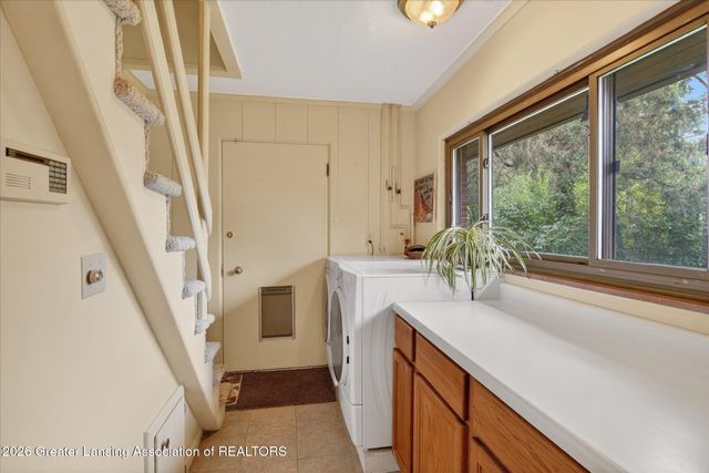 825 Oakwood Drive, East Lansing, MI 48823