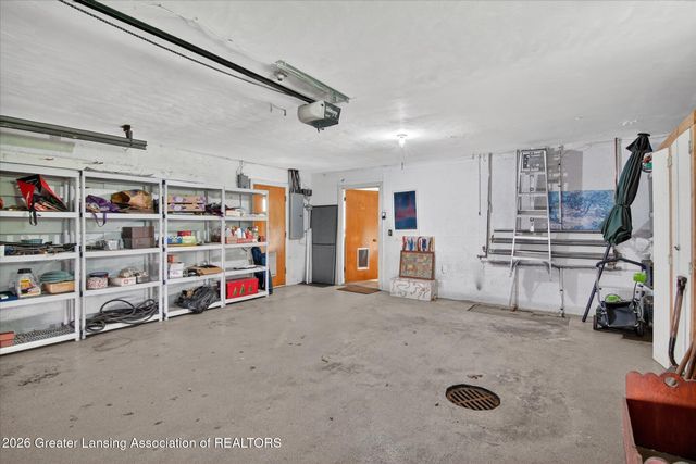 825 Oakwood Drive, East Lansing, MI 48823