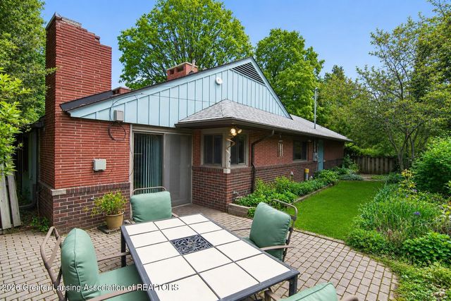 825 Oakwood Drive, East Lansing, MI 48823