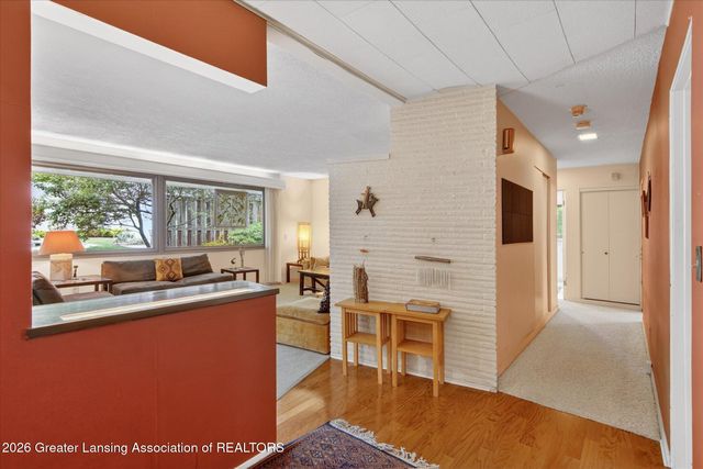 825 Oakwood Drive, East Lansing, MI 48823