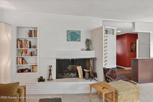 825 Oakwood Drive, East Lansing, MI 48823