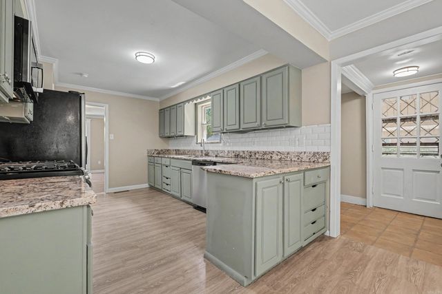1209 Yorkshire, Helena, AR 72342