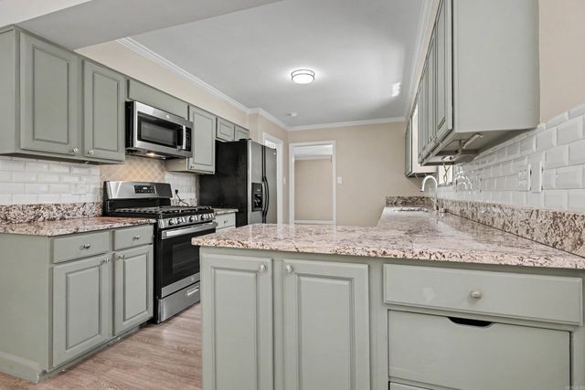 1209 Yorkshire, Helena, AR 72342