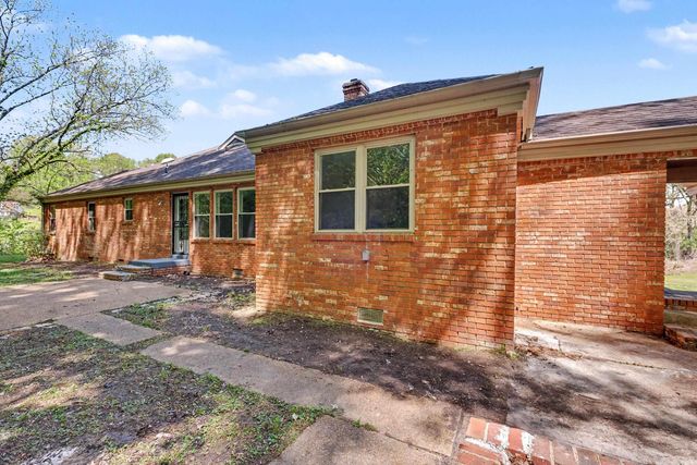 1209 Yorkshire, Helena, AR 72342