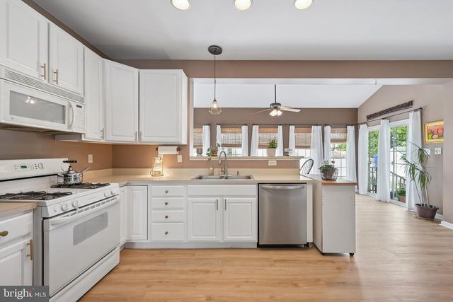23 EQUESTRIAN DR, Burlington, NJ 08016