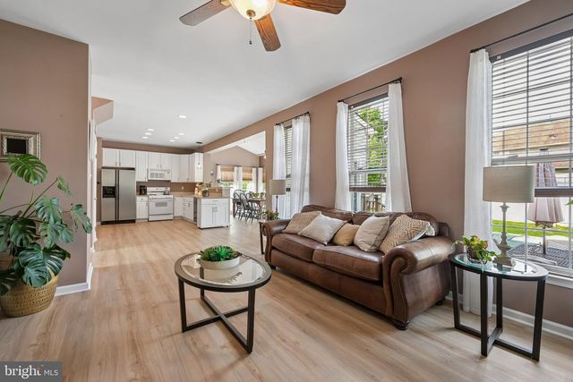 23 EQUESTRIAN DR, Burlington, NJ 08016
