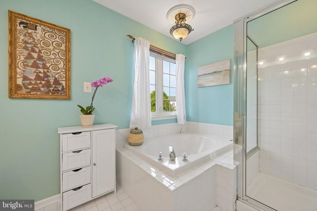 23 EQUESTRIAN DR, Burlington, NJ 08016