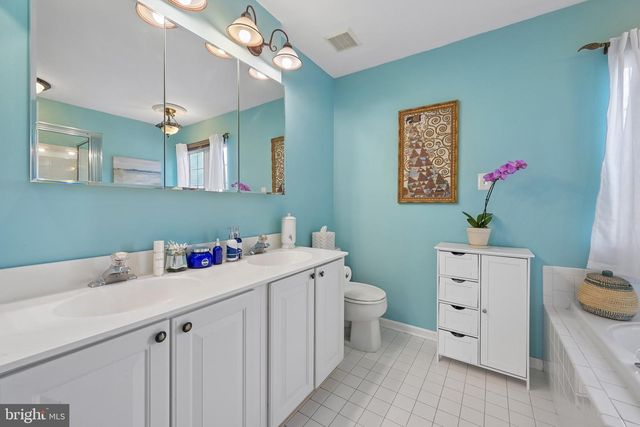 23 EQUESTRIAN DR, Burlington, NJ 08016