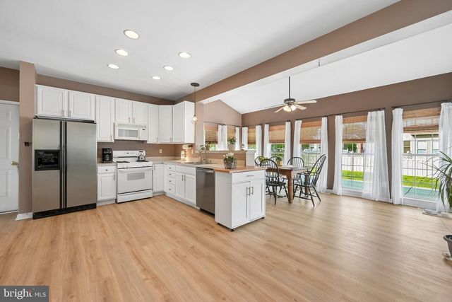 23 EQUESTRIAN DR, Burlington, NJ 08016