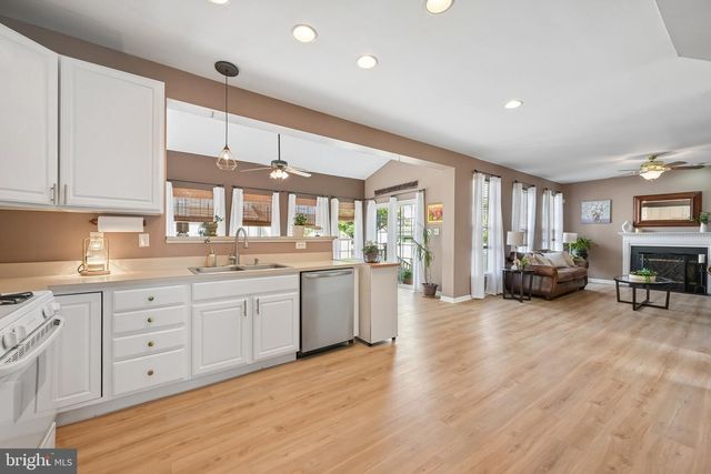 23 EQUESTRIAN DR, Burlington, NJ 08016